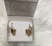 Load image into Gallery viewer, 14k Italian Yellow Gold 5MM Round Hollow Hoop Earrings Snap Back Closure Thick Lightweight Medium Classic Hoops | 2.3 Grams